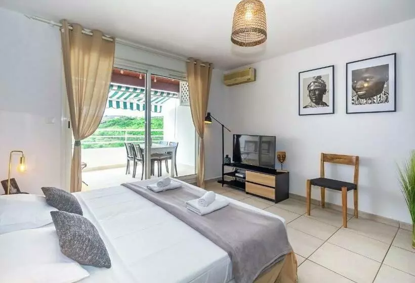 Out Of Africa   Beau Studio Avec Magnifique Vue Mer à Cap Homard   Saint Gilles