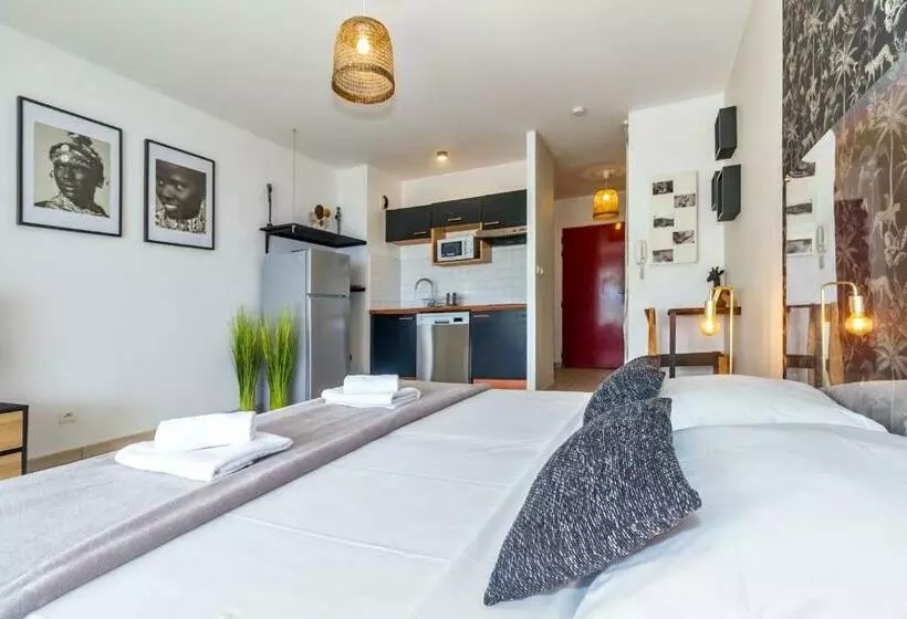 Out Of Africa   Beau Studio Avec Magnifique Vue Mer à Cap Homard   Saint Gilles