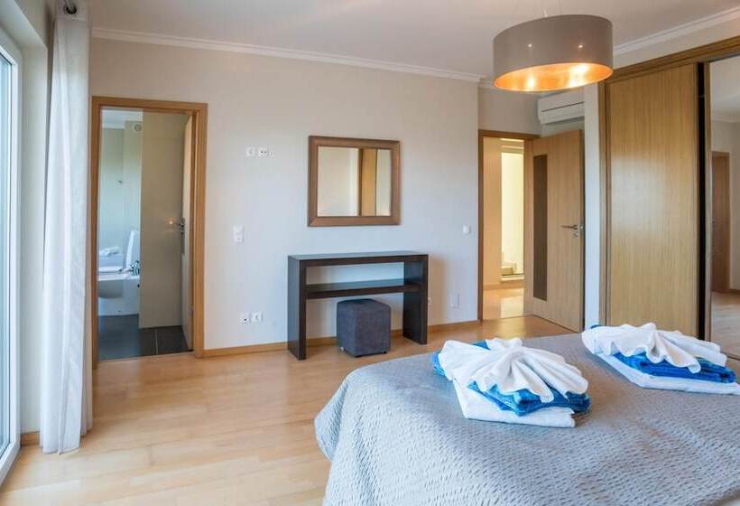 Portimão Elegant House With Pool By Homing