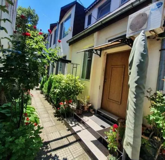 Top Center Apartment And Rooms Varna