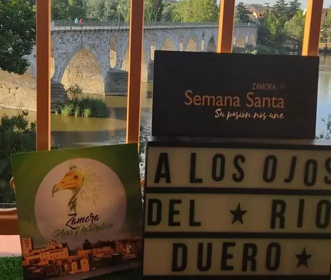 A Los Ojos Del Río Duero