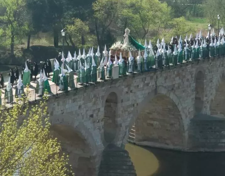 A Los Ojos Del Río Duero