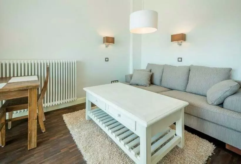 Villa Anker 1 Etage   Links