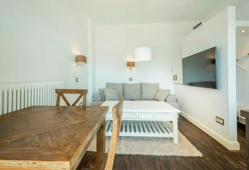 Villa Anker 1 Etage   Links