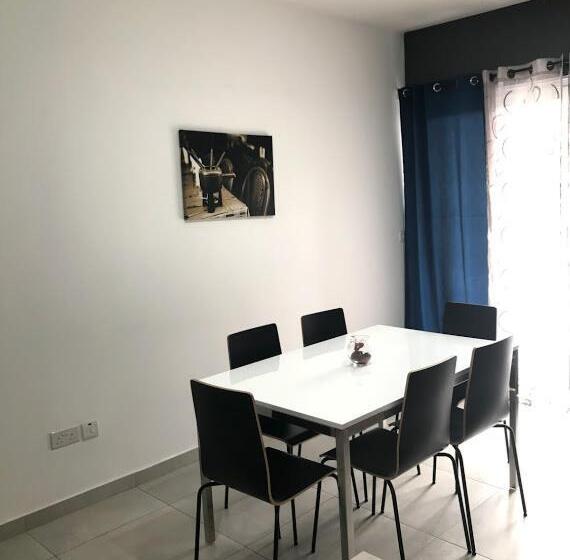 Luqa Apartment 5 Mins From Airport