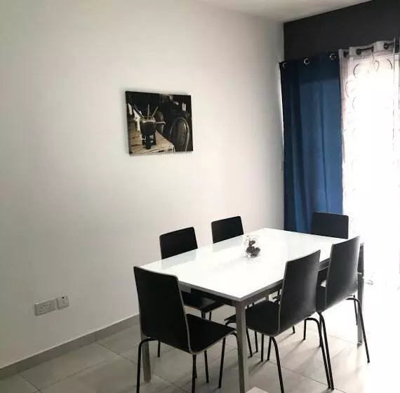 Luqa Apartment   5 Mins From Airport