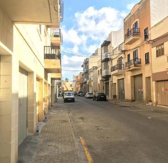Luqa Apartment 5 Mins From Airport