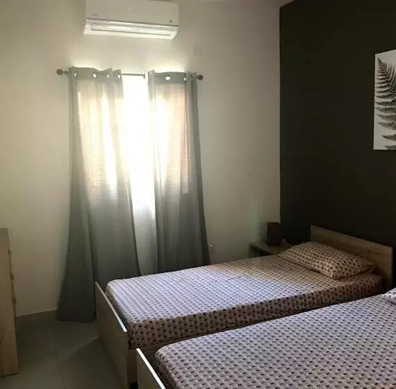 Luqa Apartment   5 Mins From Airport
