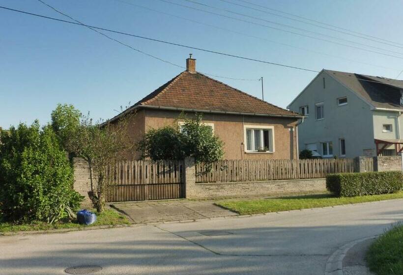 Nagyiék Háza / Granny S House