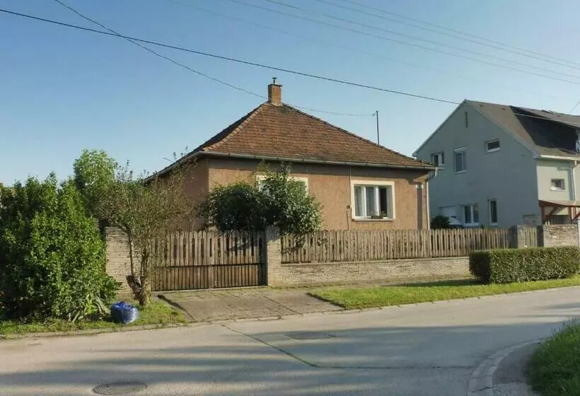 Nagyiék Háza / Granny S House