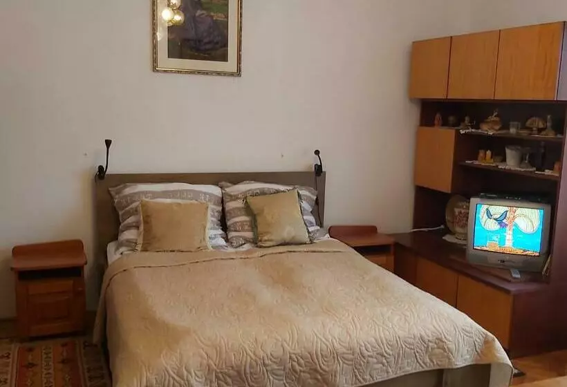 Nagyiék Háza / Granny S House