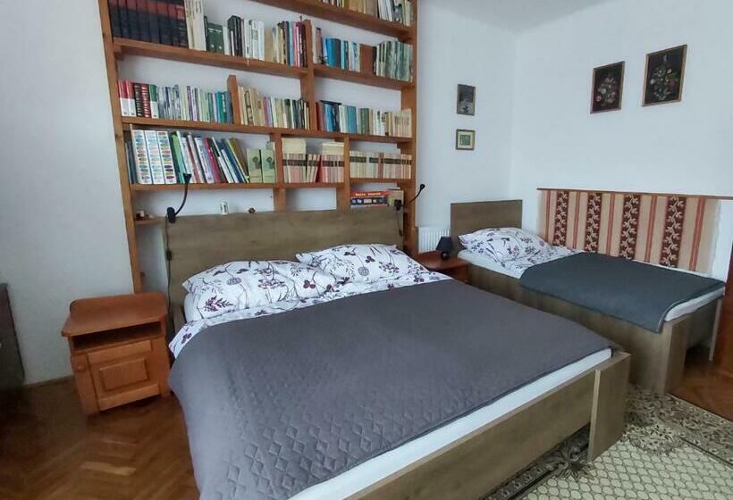 Nagyiék Háza / Granny S House