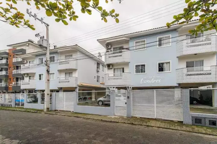 Self Check In Wi Fi , 2 Garagens, Home Officce, Ar Quente E Frio