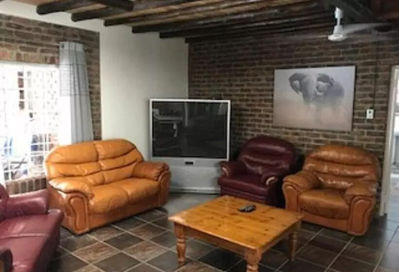 Kruger Wild Dog Inn