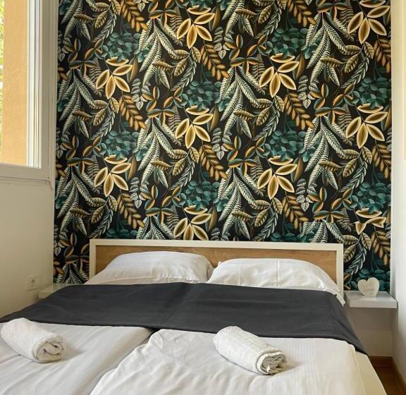 Stars Exclusive Including Free Garage