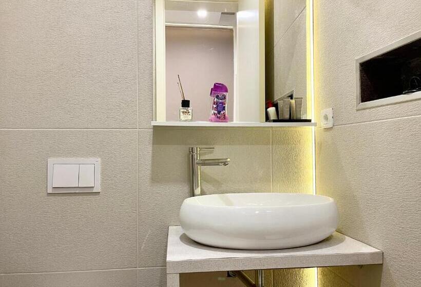 Stars Exclusive Including Free Garage