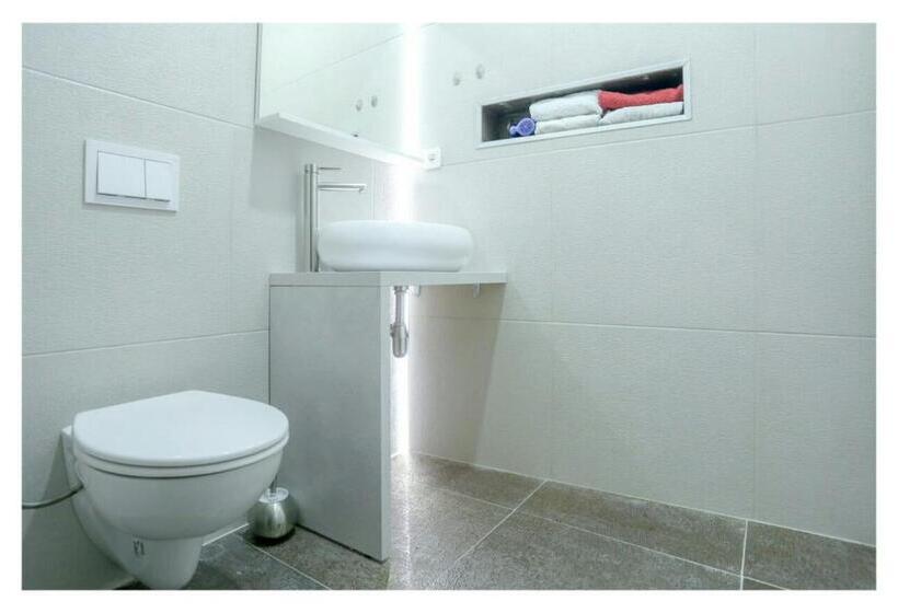 Stars Exclusive Including Free Garage