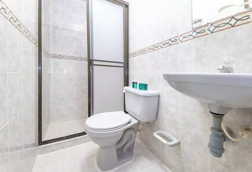 Hotelli Alferez Del Llano