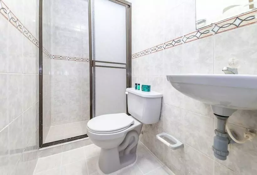 Hotelli Alferez Del Llano