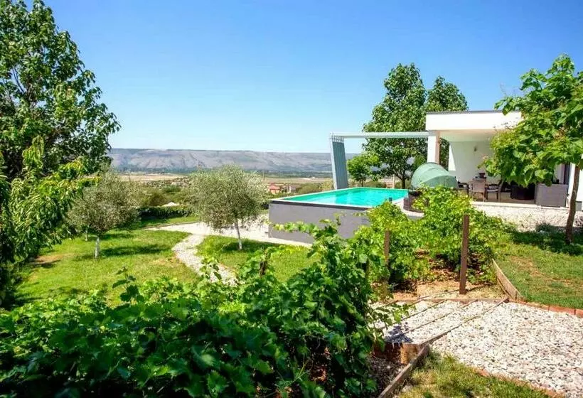 Villa Mona