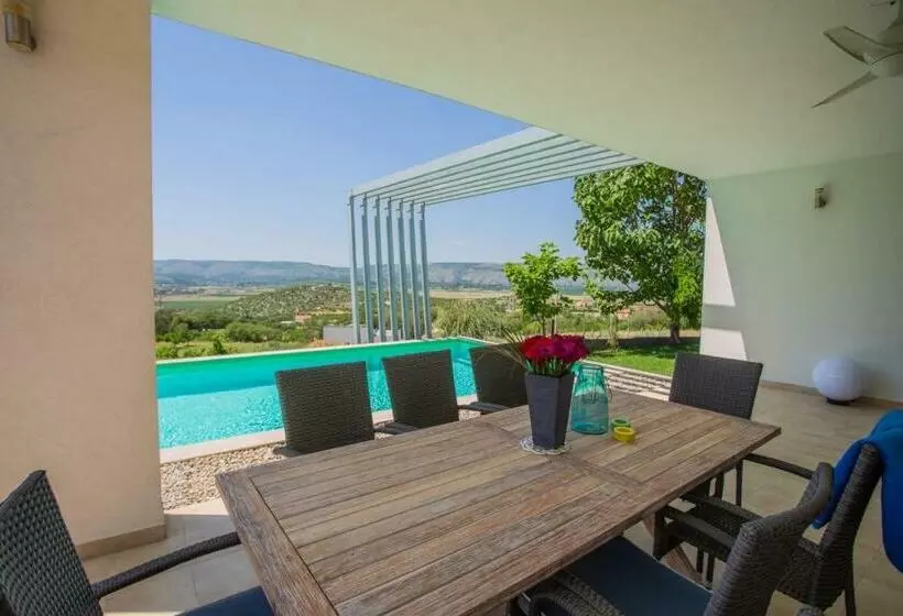 Villa Mona
