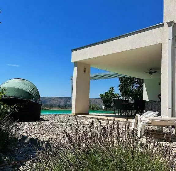 Villa Mona