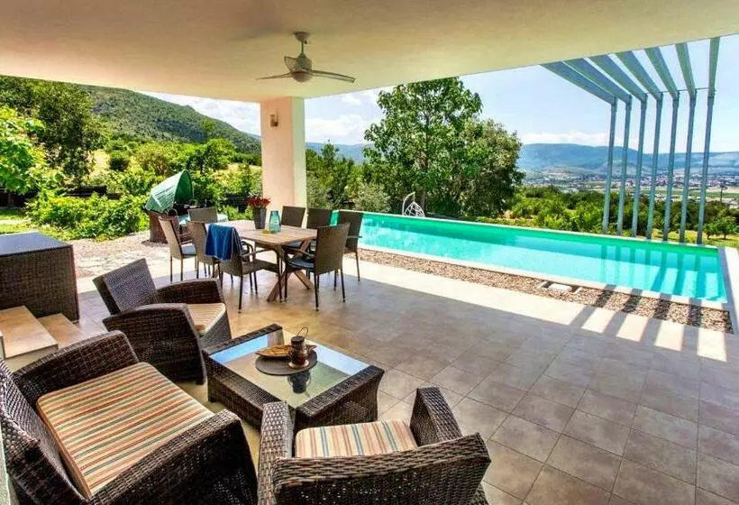 Villa Mona