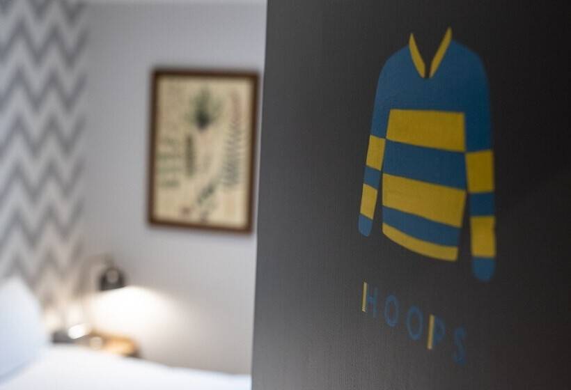 ホテル Albert Arms