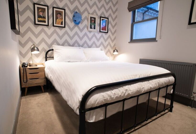 ホテル Albert Arms