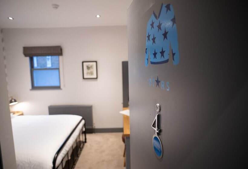 ホテル Albert Arms