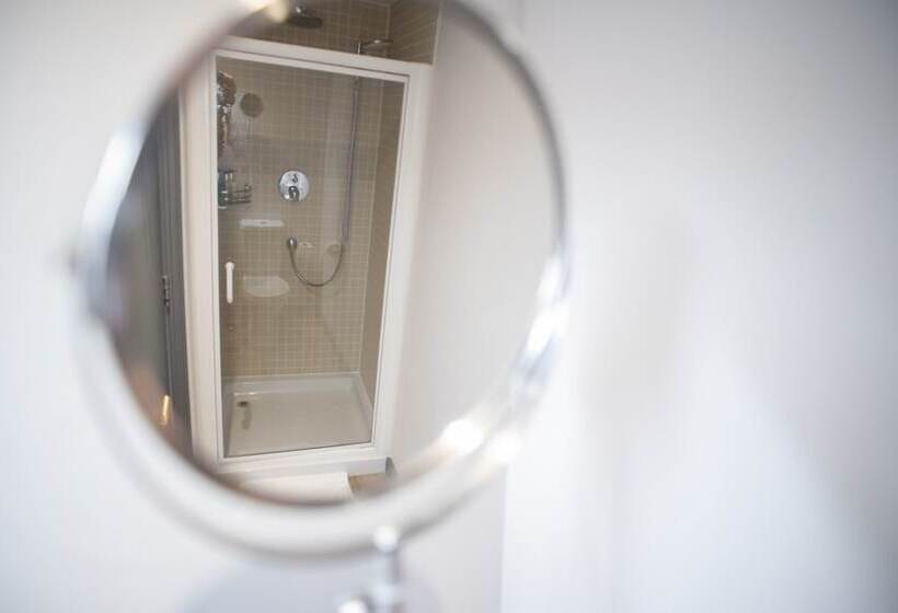 ホテル Albert Arms