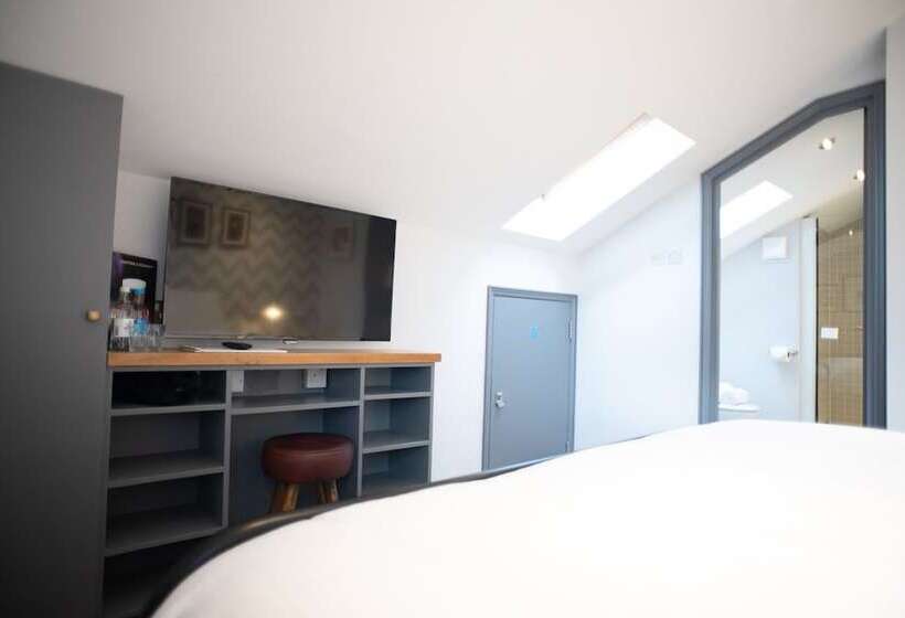 ホテル Albert Arms