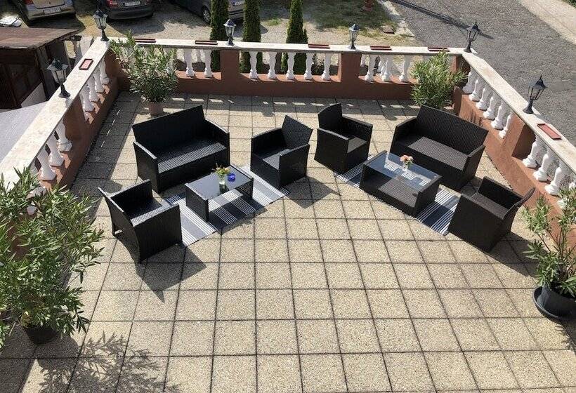 فندق Amadeus Villa