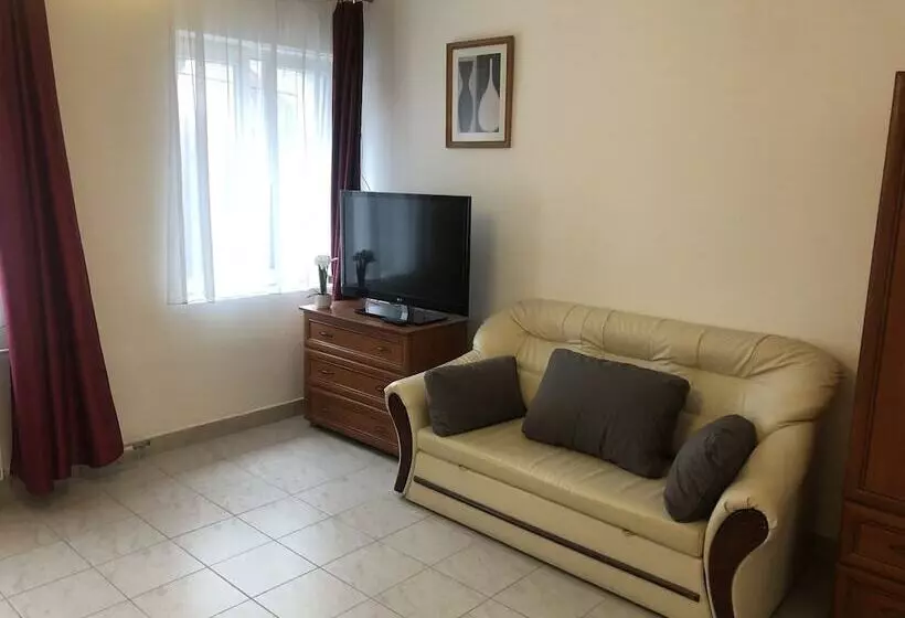 בית מלון כפרי Amadeus Villa