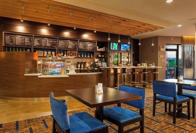 Отель Courtyard By Marriott Indianapolis Noblesville