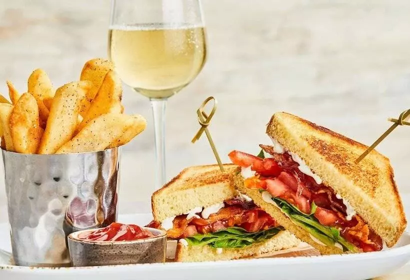 Отель Courtyard By Marriott Indianapolis Noblesville