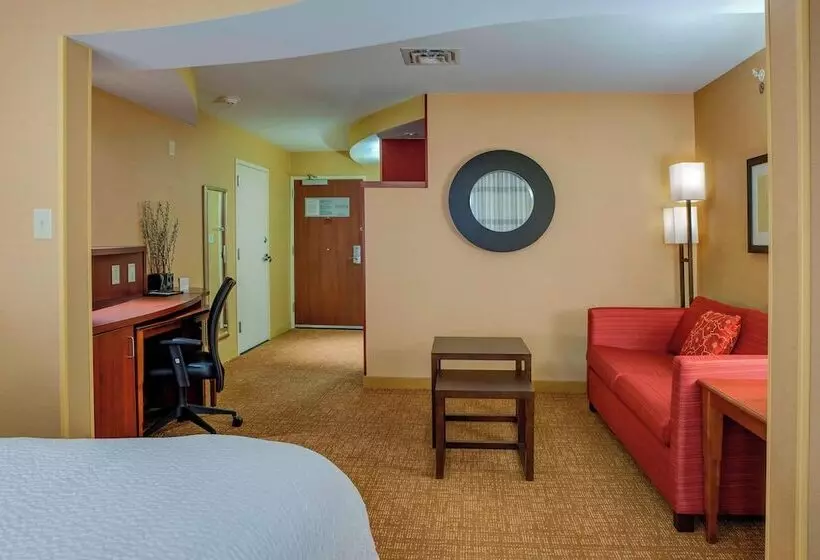 Отель Courtyard By Marriott Indianapolis Noblesville