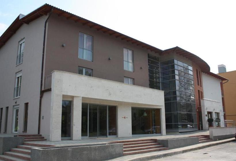 Отель Európa Gunaras