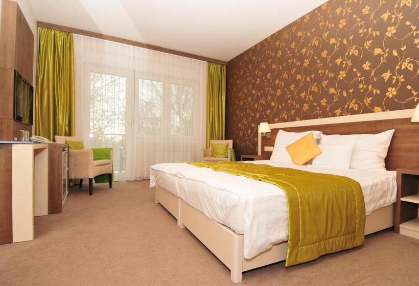 Отель Európa Gunaras