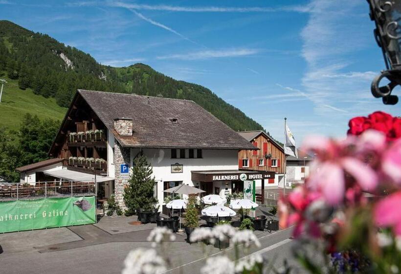هتل Falknerei Galina