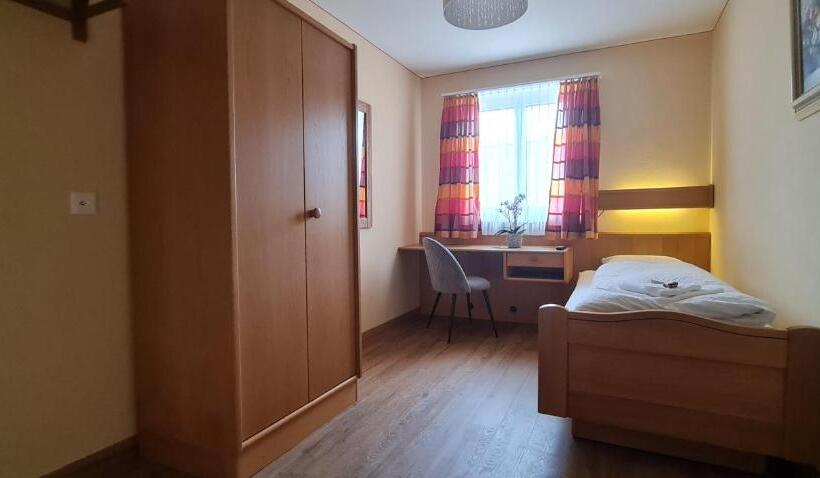 هتل Falknerei Galina