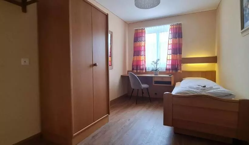 هتل Falknerei Galina