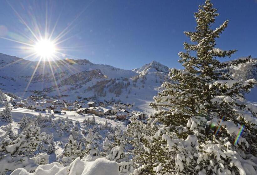 هتل Falknerei Galina