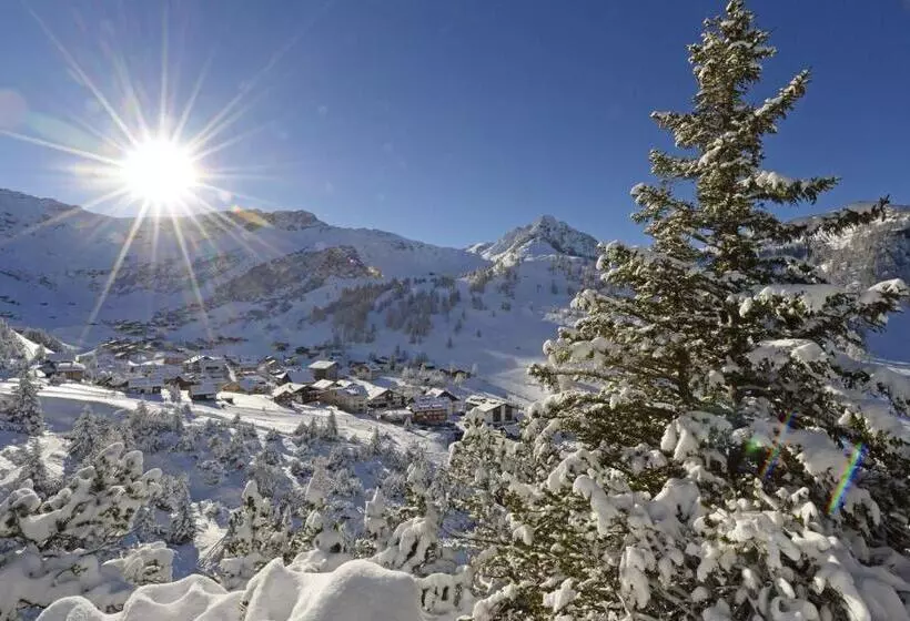 هتل Falknerei Galina