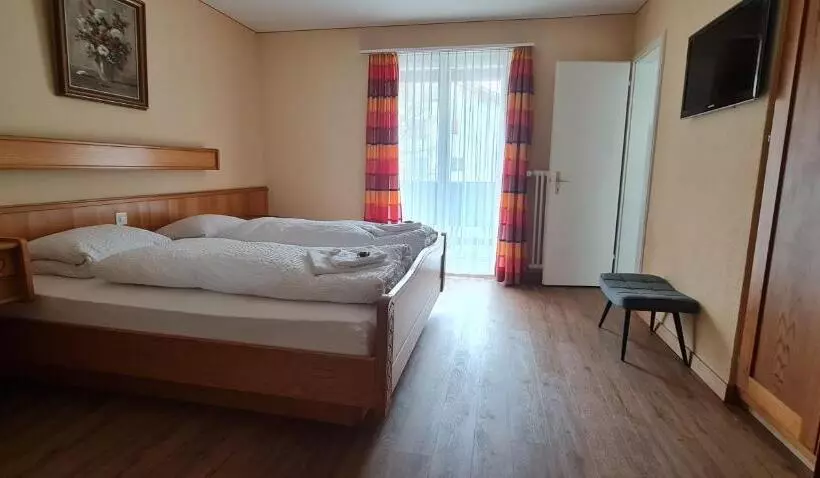 هتل Falknerei Galina