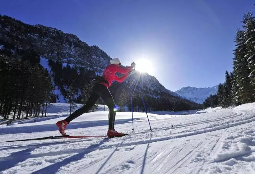 هتل Falknerei Galina