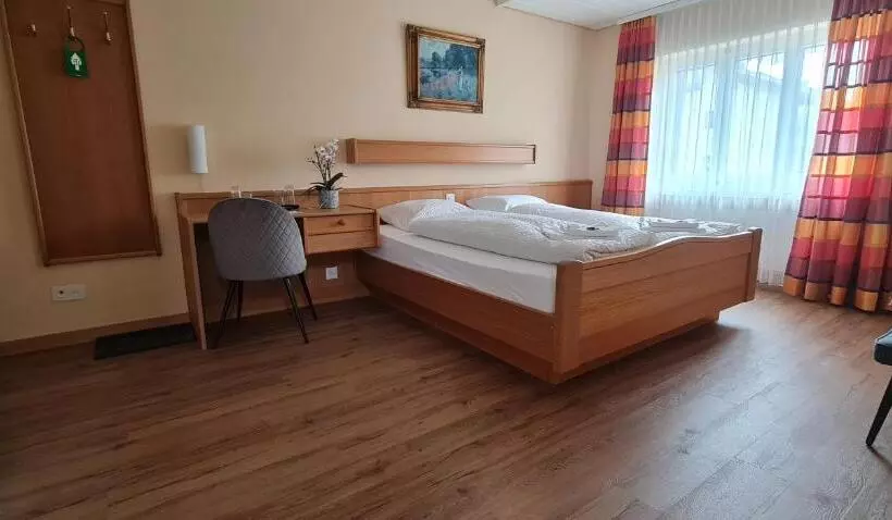 هتل Falknerei Galina