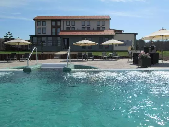 Отель Forest Hills Golf & Country Club