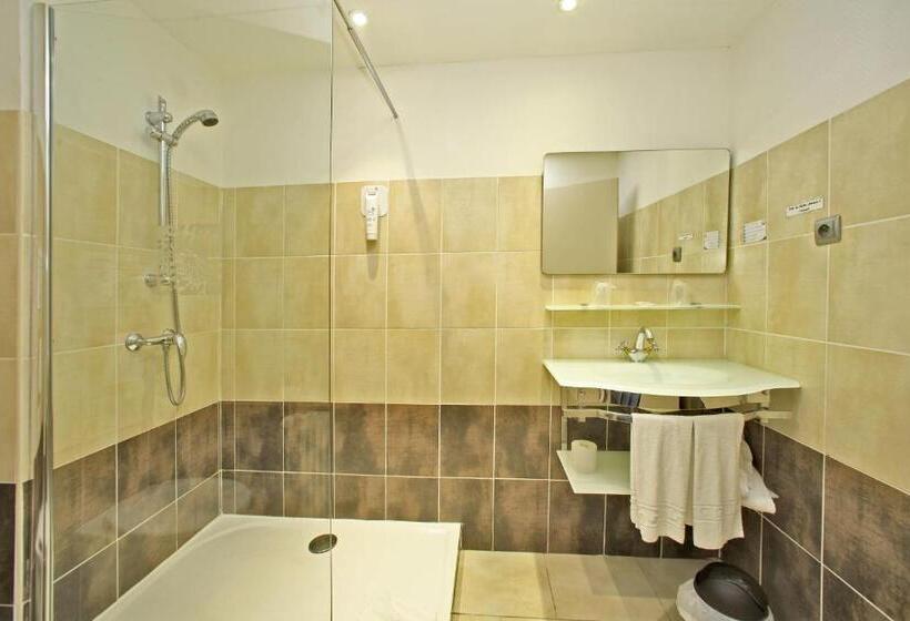 בית מלון כפרי Hôtel O'nice Saintes