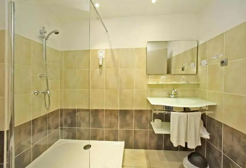 בית מלון כפרי Hôtel O'nice Saintes